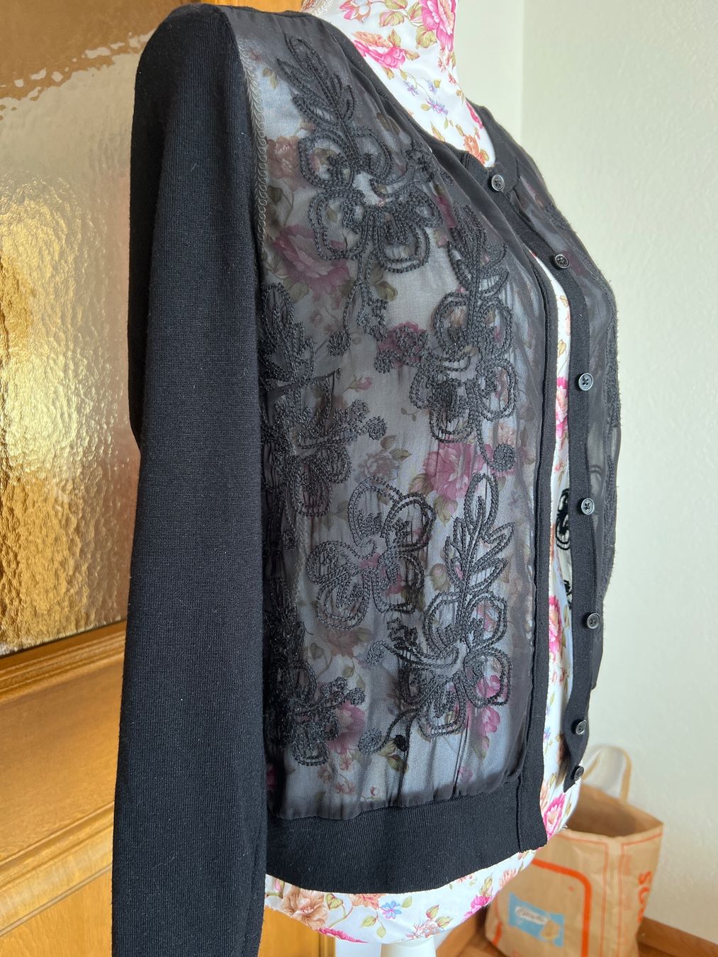 Jacken: Wunderschöner  Pullover mit Spitze, Grösse S – Gebraucht aus Chur von van_hnc6 2