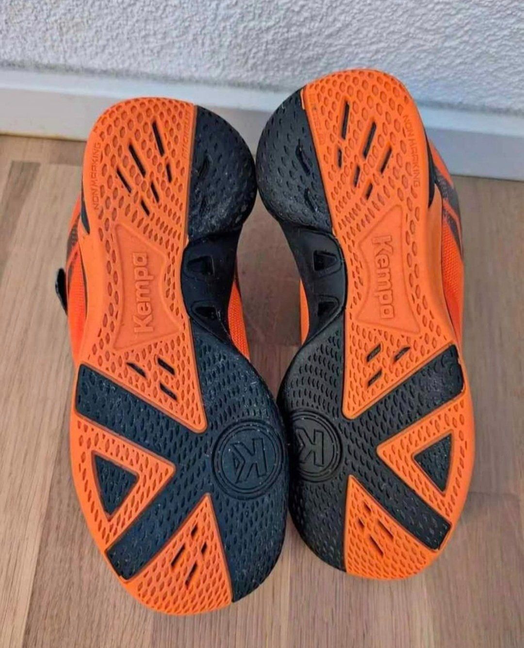 Scarpe per ragazzi: Kempa Hallenschuhe Gr. 32 - Top Zustand – Usato da Fischbach-Göslikon venduto da Rainbow88 1