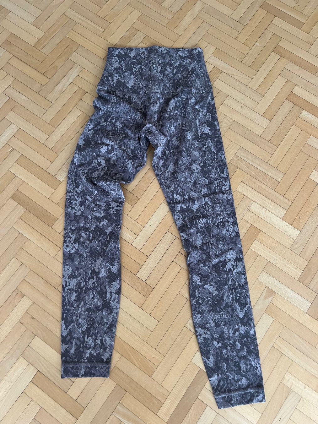 Lululemon Leggings: Lululemon yoga pant size S (2) – Usato da Fribourg venduto da Monalisa_13