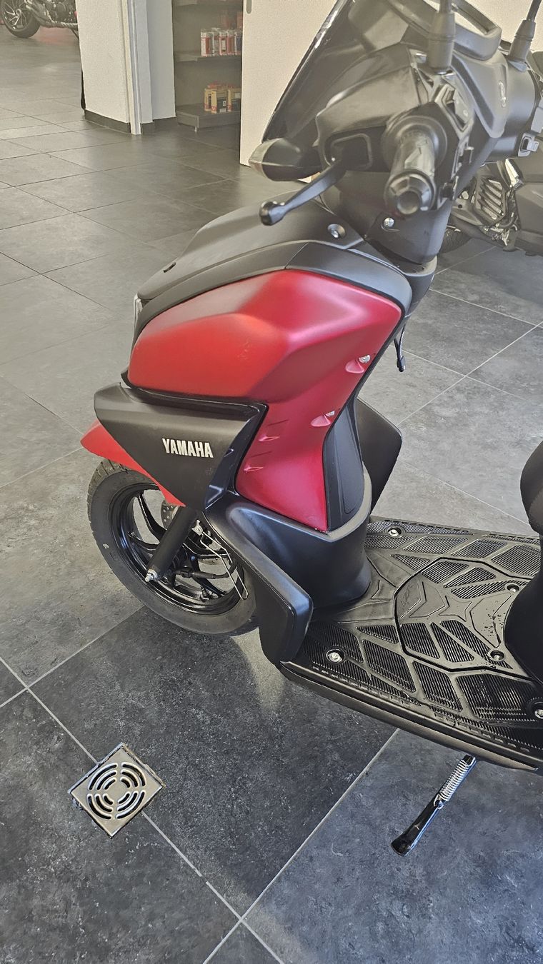 Scooters: scooter  yamaha  125 – Gebraucht aus St Pierre de Clages von teixeirav 2