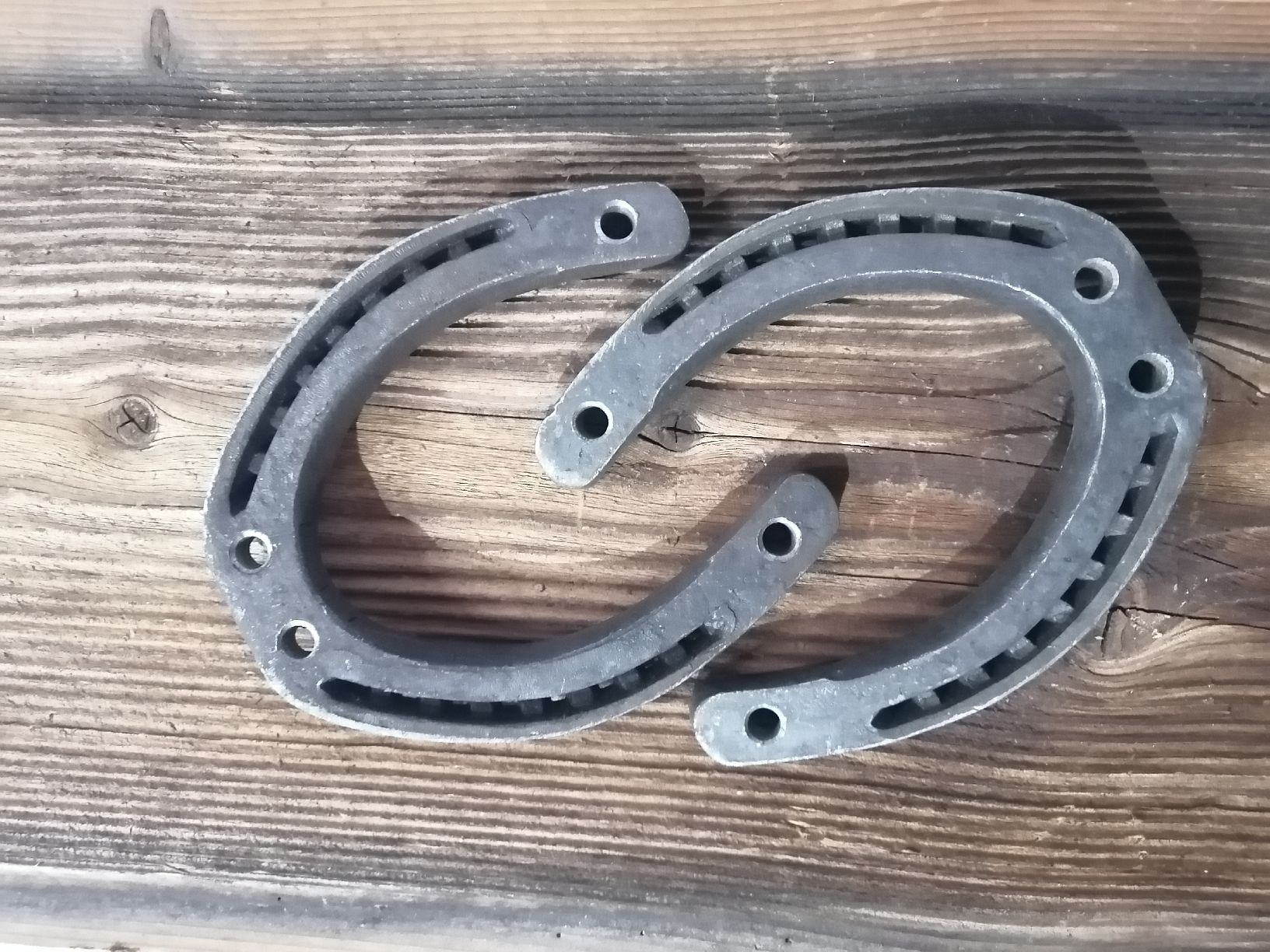 Altro in Accessori per animali: 2 neue Armeehufeisen, Glücksbringer!! – Nuovo e nell'imballaggio originale da Bütschwil venduto da fredi1970