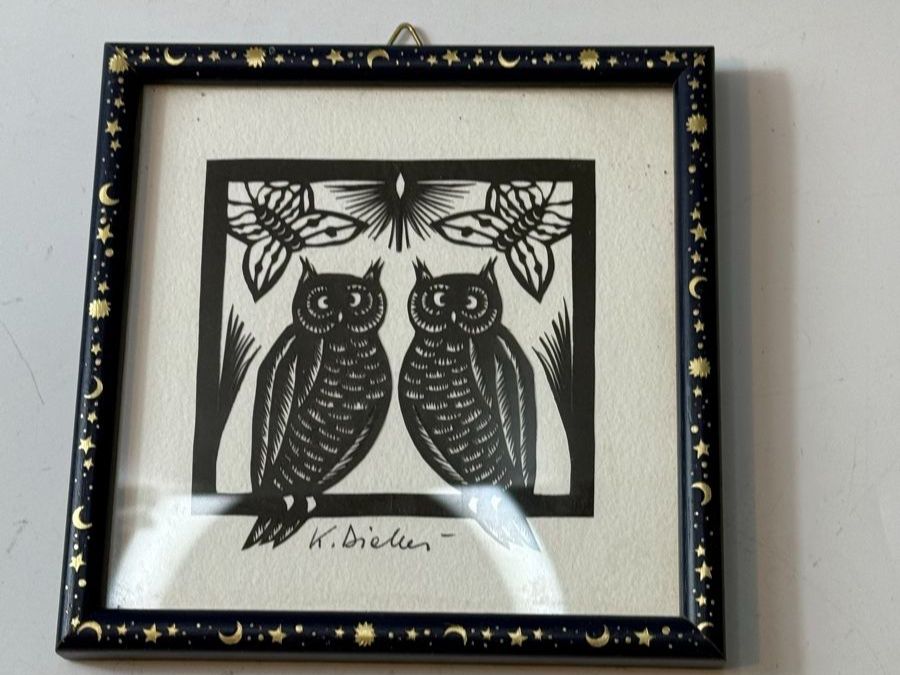 Grafiken & Lithographien: Scherenschnitt Eulen Bild gerahmt signiert – Gebraucht aus Grenchen von swiss.antiques 1