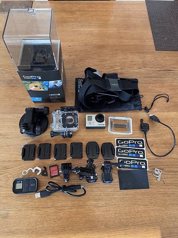 Action Cam: GoPro Hero 3 Black Edition Adventure – Usato da Gilly venduto da Helpast 1