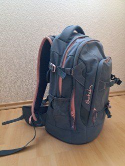Satch Borse & Zaini: Satch Schulrucksack mit Regenschutz – Usato da Pfungen venduto da Carver0671