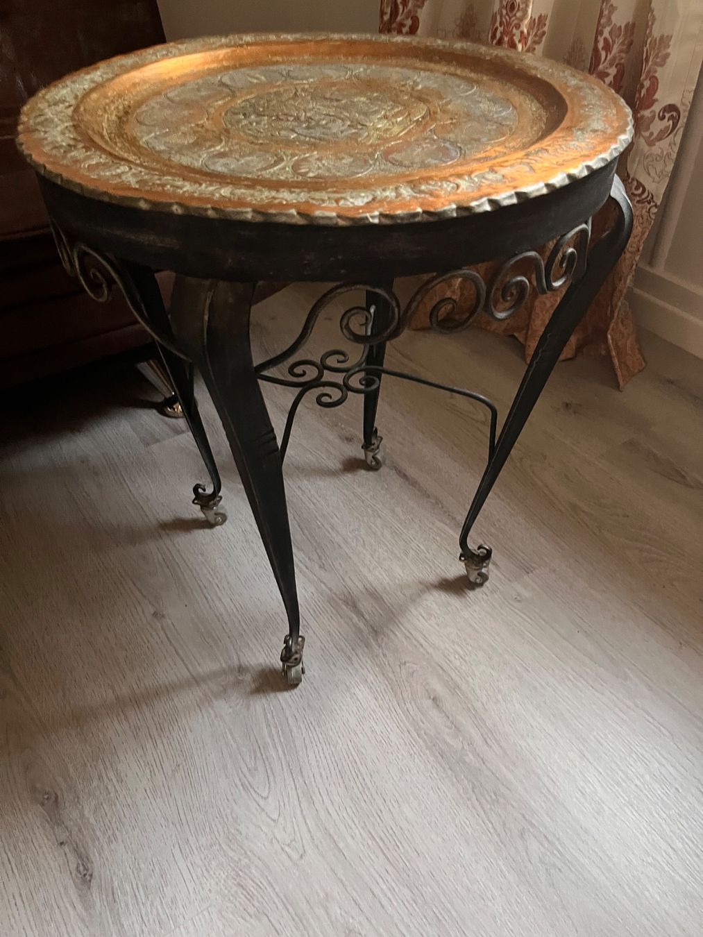 Tables: Tisch rund – D'occasion à St. Margrethen SG par Lillicasso 1