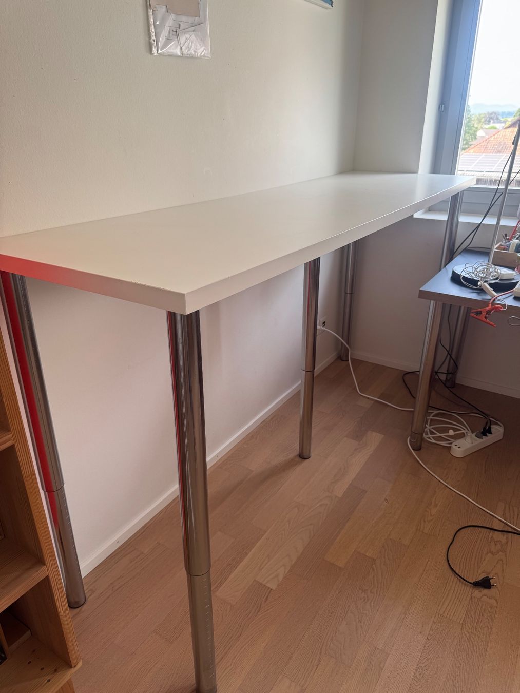 Ikea Scrivanie: Arbeitstisch höhenverstellbar – Usato da Biel-Benken BL venduto da Hellogoodbye 2
