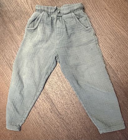Kinder Hose Zara Musselin grün Grösse 110 sehr guter Zustand
