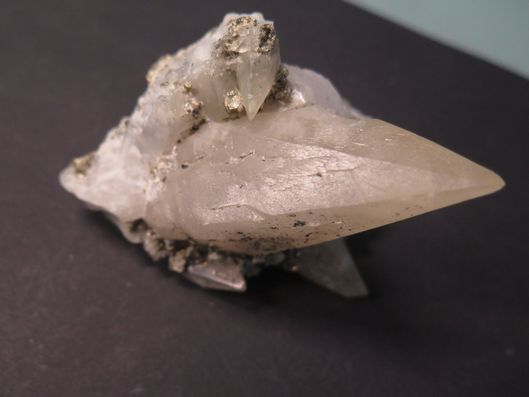Minerali & Pietre curative: Calcit mit Pyrit von Peru ca. 248 gr. – Usato da Schaffhausen venduto da Yamakana51L8736OQ8 8