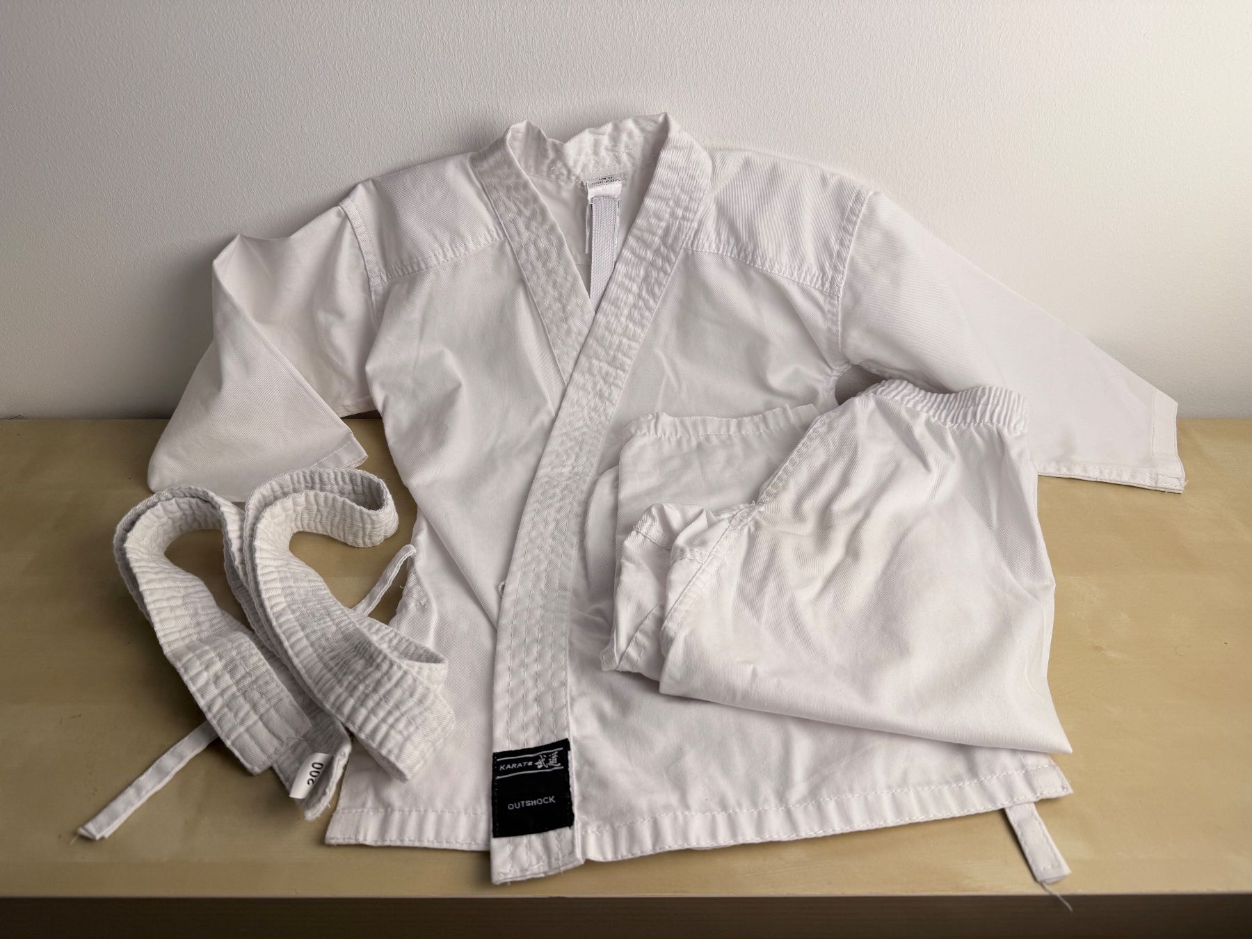 Decathlon Completi: Karate Gi/Anzug 110cm von Decathlon – Usato da Baden venduto da JellyMonster