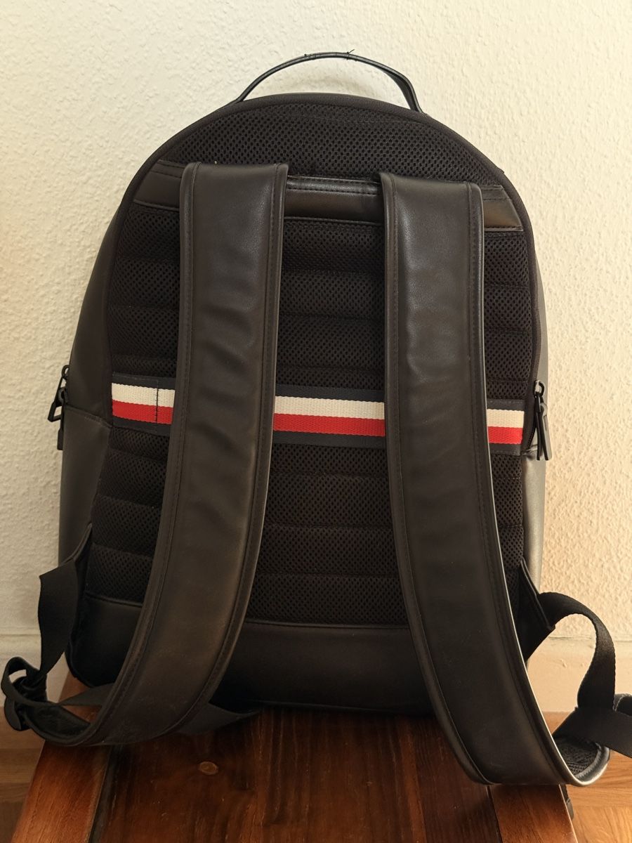 Tommy Hilfiger Zaini: Tommy Hilfiger Black Leather Backpack – Usato da Lausanne venduto da KolaG7 2