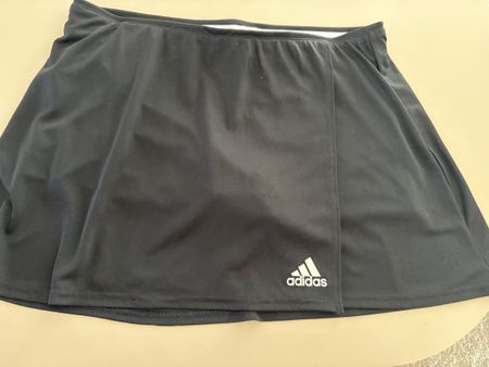 Tennisrock Adidas schwarz Grösse 40 mit Innenhose guter Zust