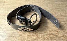 Schwarzer Ledergürtel mit Nieten & Silberschmuck, Gr. 90cm