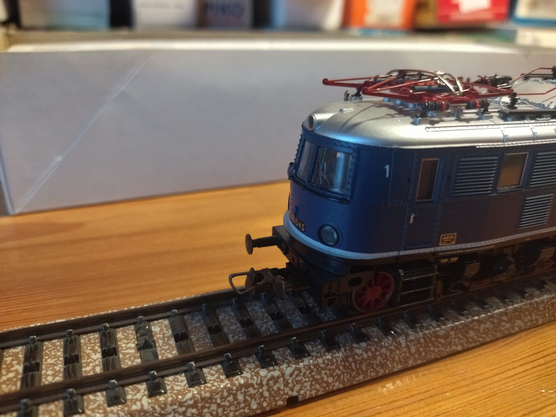 Roco Modellini di ferrovie: Roco Lok E18 045 (495) – Difettoso da Basel venduto da BeanieUp 2