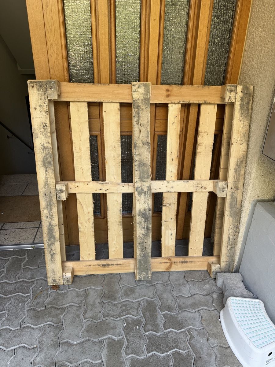 Paletten: Palette 1m15x1m15 – Gebraucht aus Zürich von n.meli