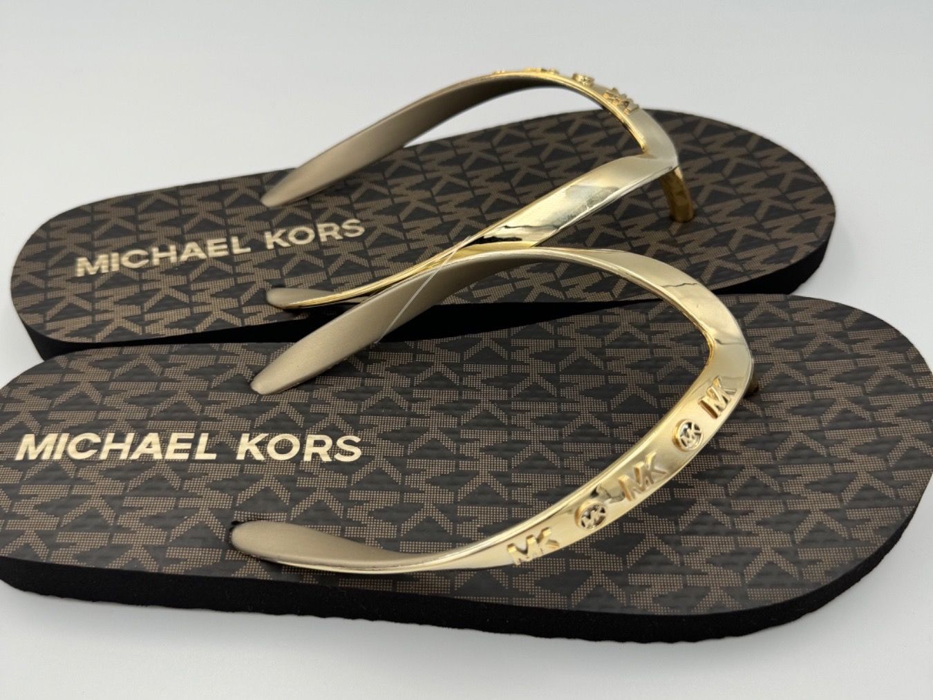 Michael Kors Chaussures femmes: Michael Kors Flip Flops Grösse 36 – Neuf avec emballage d'origine à Wiedlisbach par Sistershop