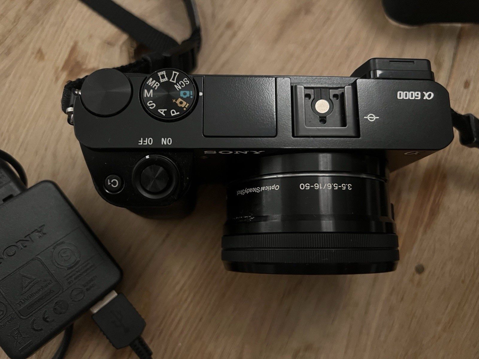 Sony Fotocamera: Sony Alpha A6000 + accessoires,  8'000 déclenchement – Usato da Neuchâtel venduto da moe_wtz6 4