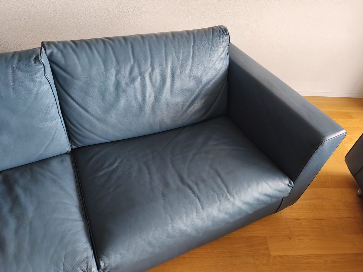 Divani: zwei Sofas Leder blau gebrauchter Zustand – Usato da Döttingen venduto da kikipaola_