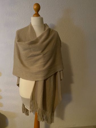 edler, kuscheliger Poncho mit Fransen  Gr. S bis L ( 36-42)