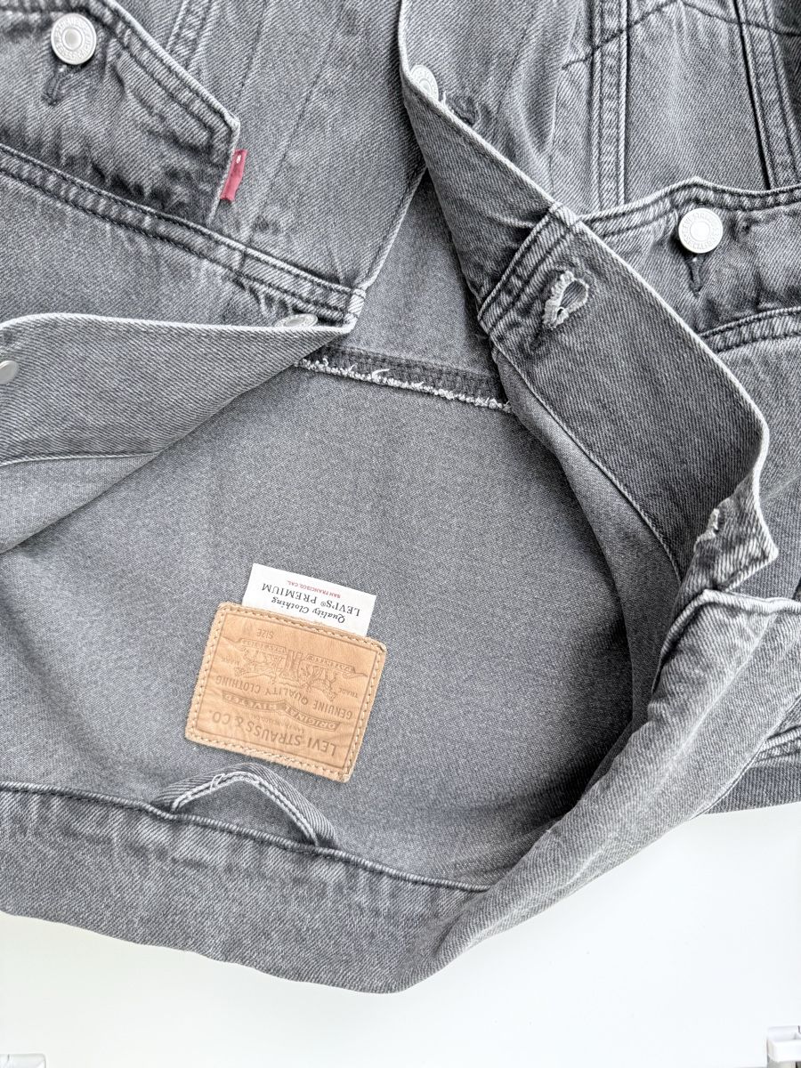Levi's Jacken: Levi's Jeansjacke grau Grösse M  – Gebraucht aus Basel von A-Z-B 3