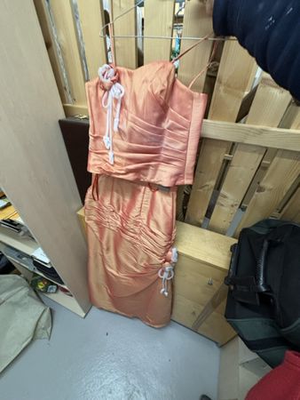 Elegantes Abendkleid in zartem Apricot - Grösse 36/38