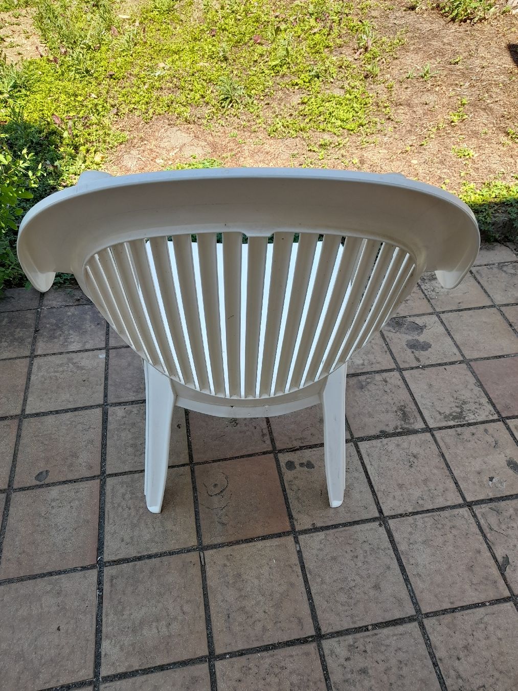 Chaises: 6 Gartenstühle weiss, Kunststoff – D'occasion à Füllinsdorf par merdian02 2