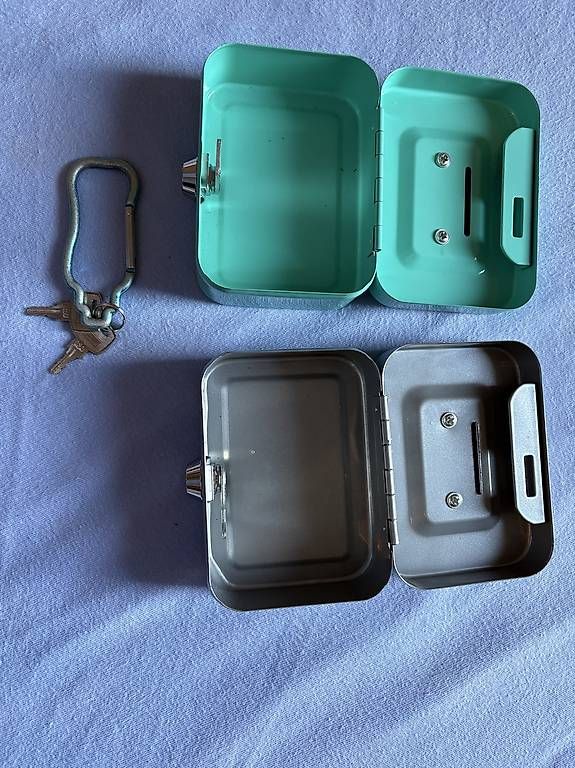 Portafogli: Piccole cassette portamonete  – Usato da Bellinzona venduto da giu_2g9f 1