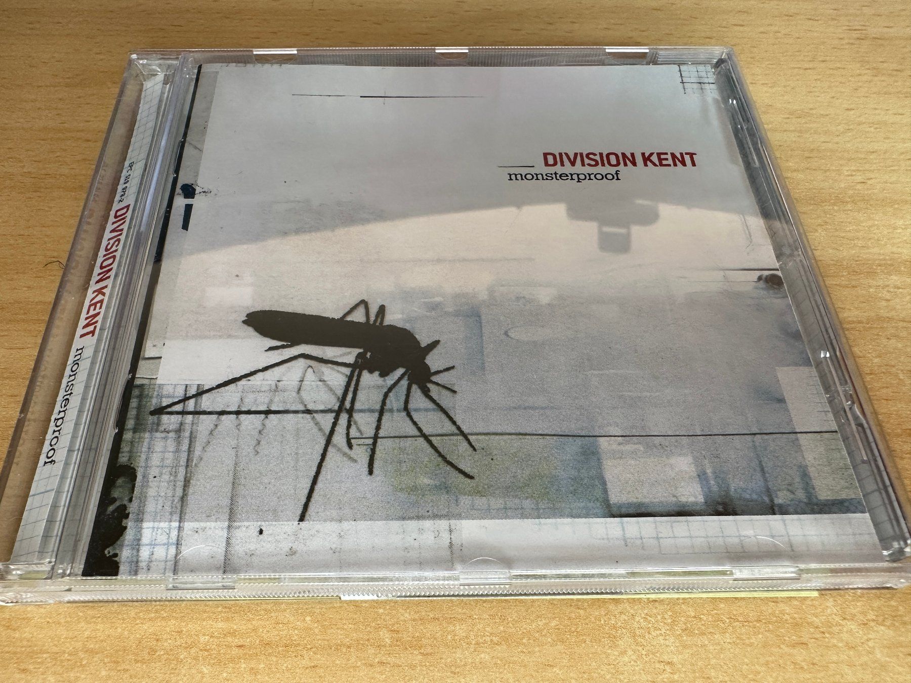 CD: Division Kent – Monsterproof – Usato da Rikon im Tösstal venduto da Alpenmutz