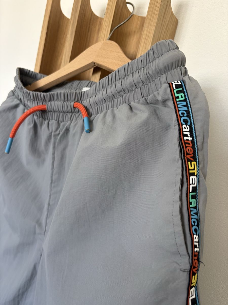 Stella McCartney Pantaloni: Stella McCartney Kids Grey Shorts, Size 10A – Usato da Davos Dorf venduto da tcabin 3