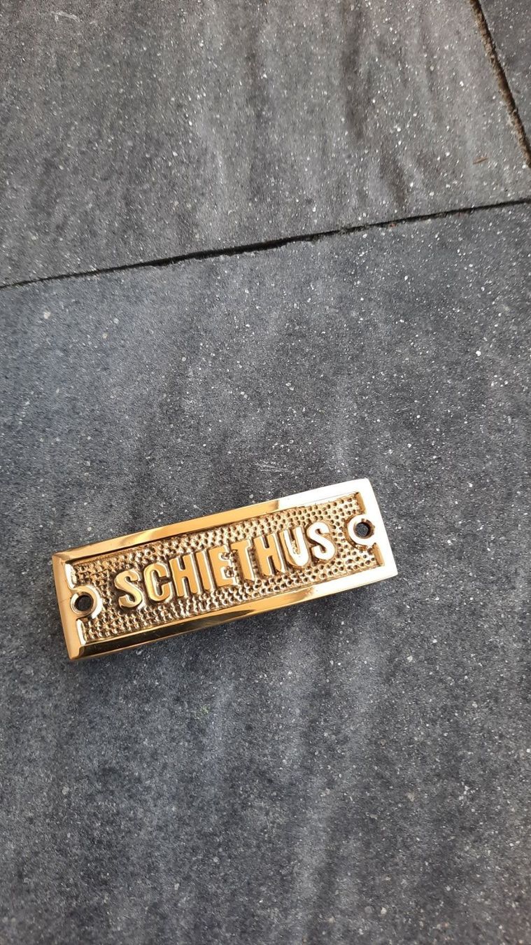 Insegne: MESSINGSCHILD  "SCHIETHUS" (Scheisshaus) – Nuovo (secondo la descrizione) da Reinach AG venduto da Huckleberrysix