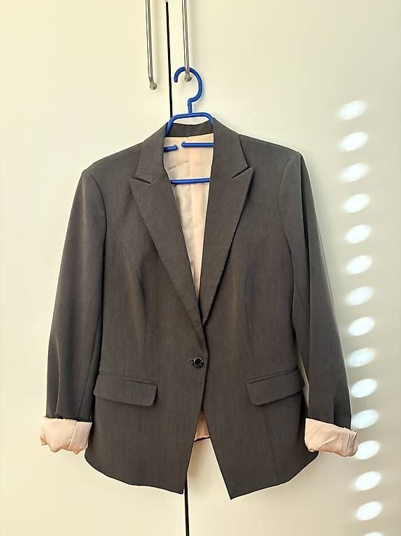 Vestes: Business Blazer, Grösse 38, grau – D'occasion à Zürich par Tamara066