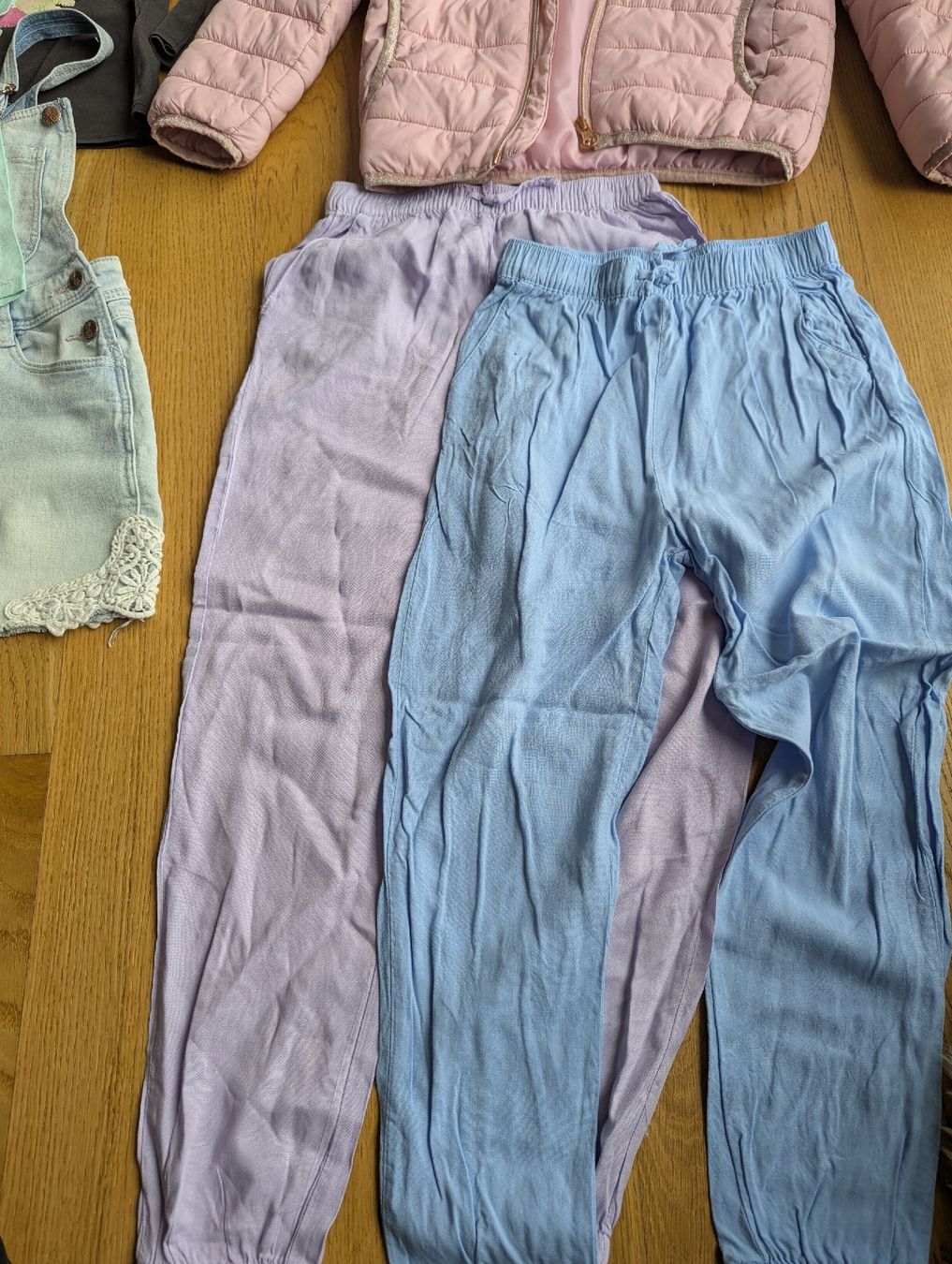 Lotti & Set di vestiti: Kleiderpaket Grösse 122 - 128 – Usato da Wallisellen venduto da Taurusit 2