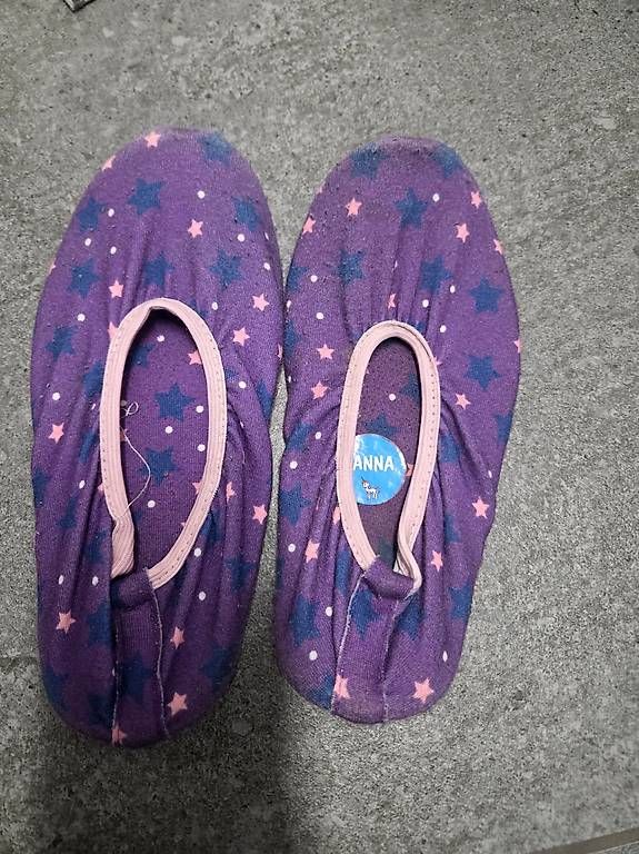 Scarpe per ragazzi: Turntäppeli Grösse 31 und 32 – Usato da Rieden SG venduto da Yogu