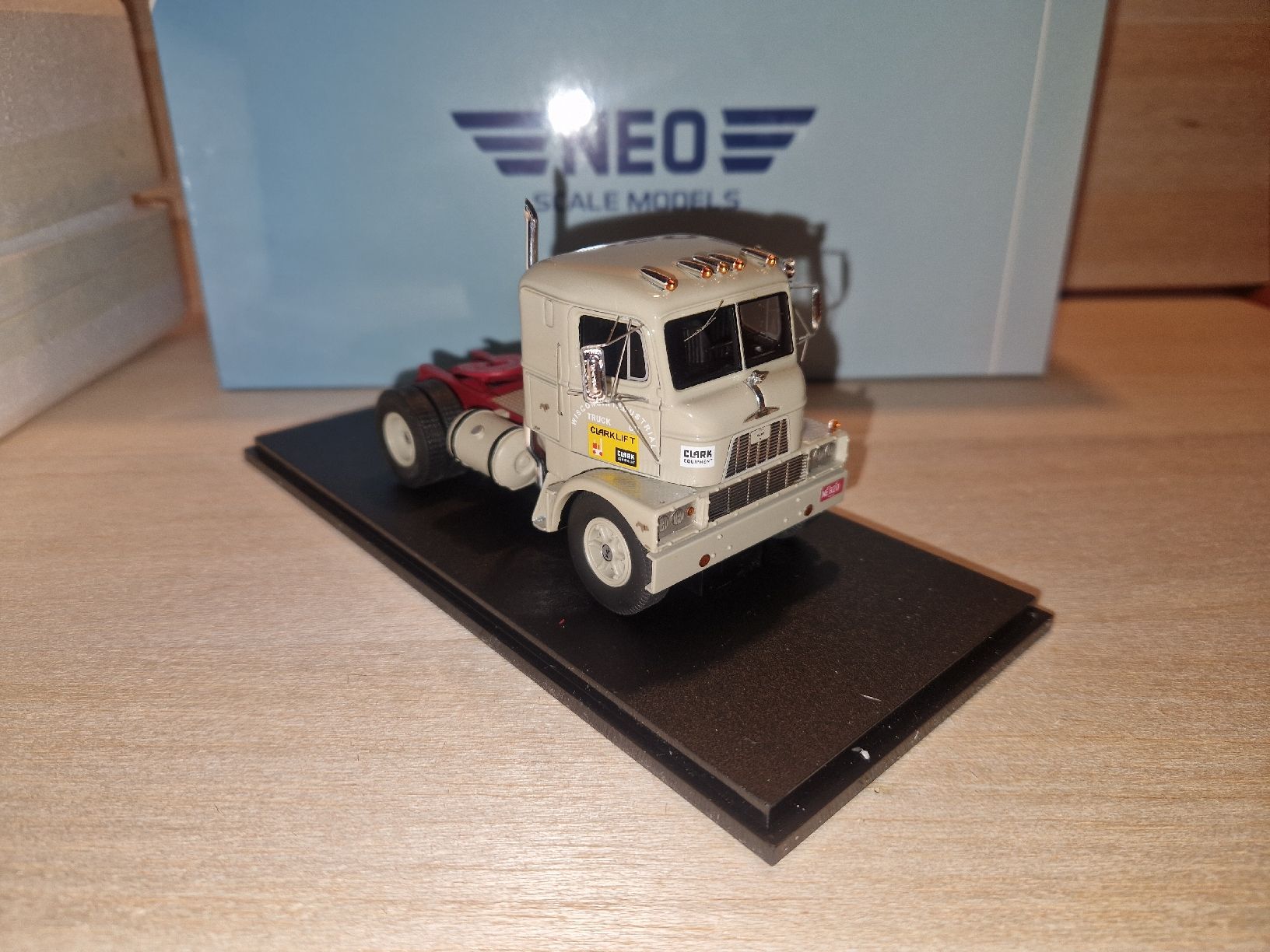 Modellbausätze & Standmodelle: Mack von Neo Scale Models – Neu und originalverpackt aus Zofingen von TR1981 5