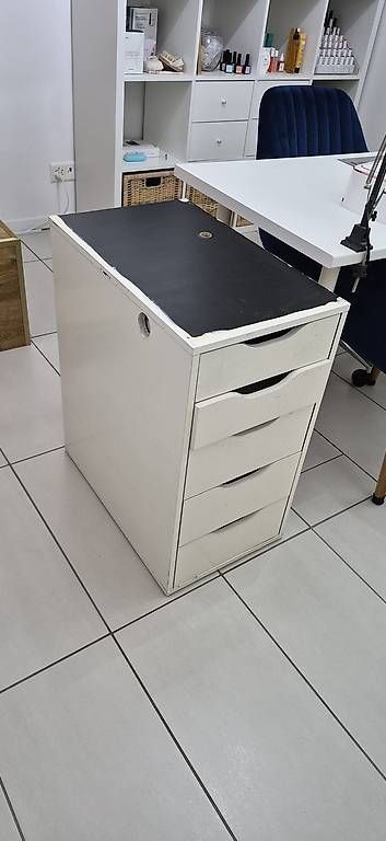 Schränke: A saisir,  meuble Ikea – Gebraucht aus Collombey von spi_6wgt 2