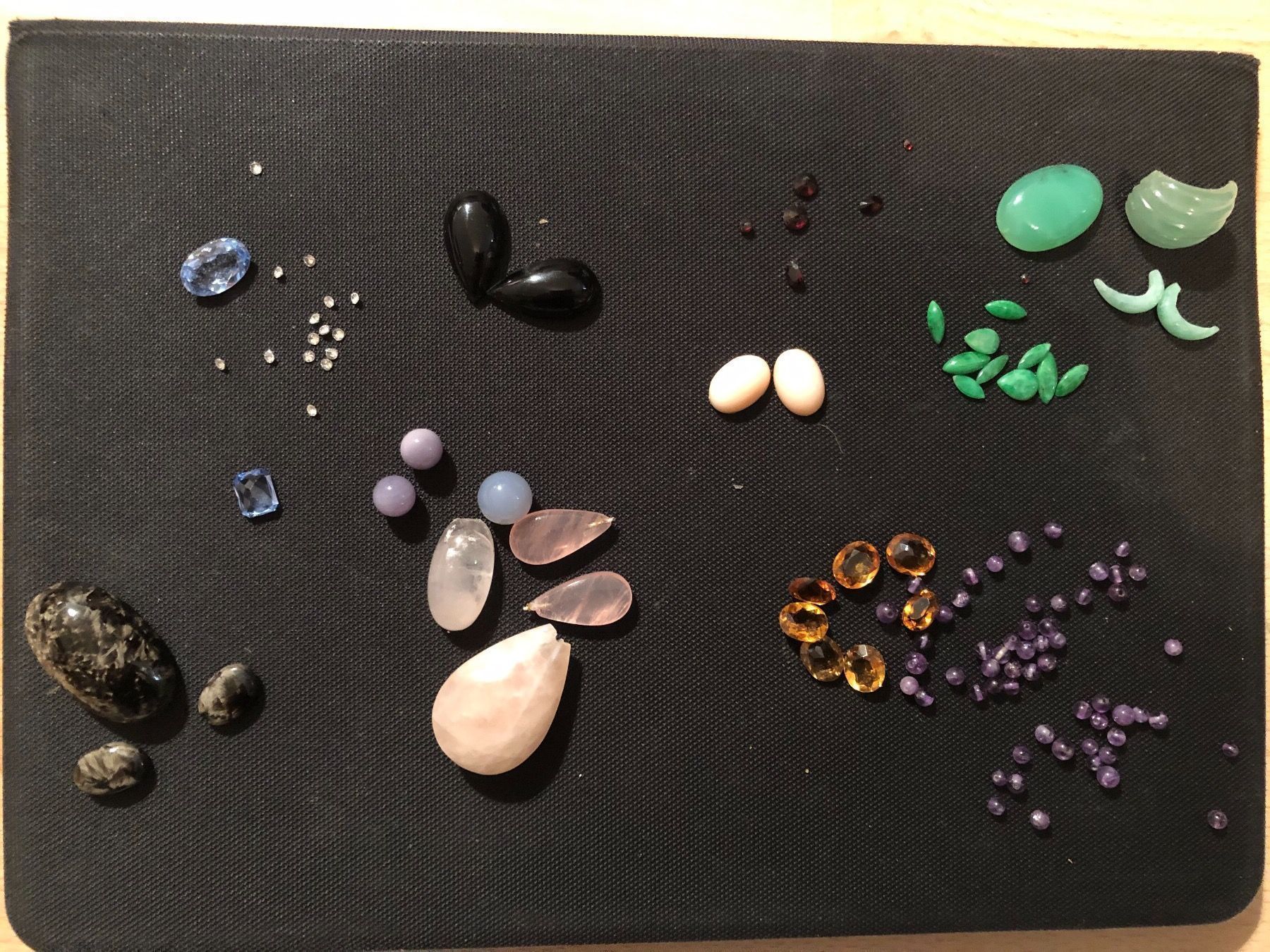 Autres bijoux: Lot: Halbedelsteine – D'occasion à Wald ZH par mlnt