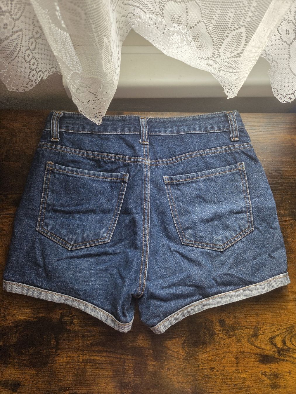 Pantalons: Jeans Shorts Grösse 26 distressed blue denim – D'occasion à Winterthur par Maricels_Boutique