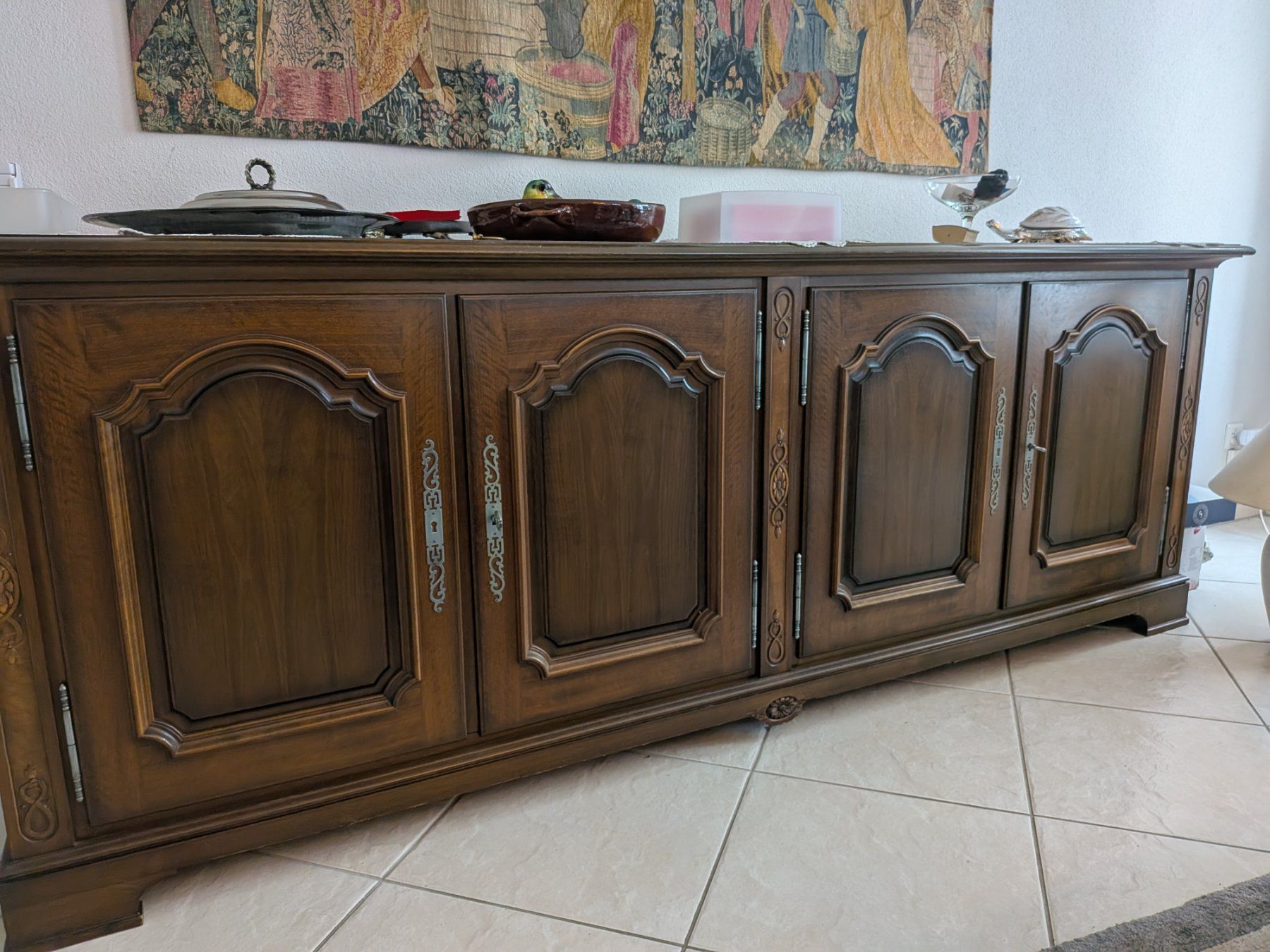 Credenze: Massives Holz Sideboard – Usato da Effretikon venduto da Mgossner