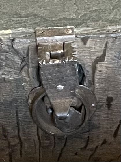 Coffres: Antik Truhe Kriegskasse – D'occasion à Rorschacherberg par farmer61 9