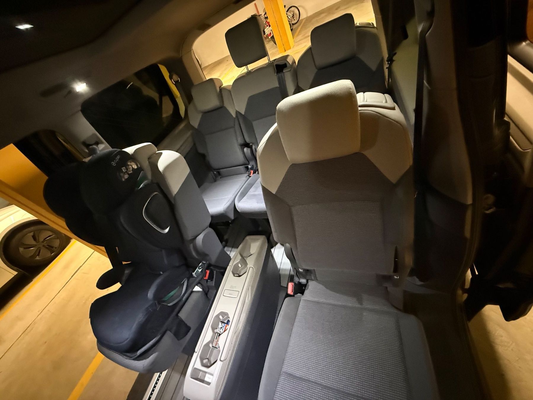 VW Autos: T7 Multivan lang – D'occasion à Henggart par Klebstoff 6