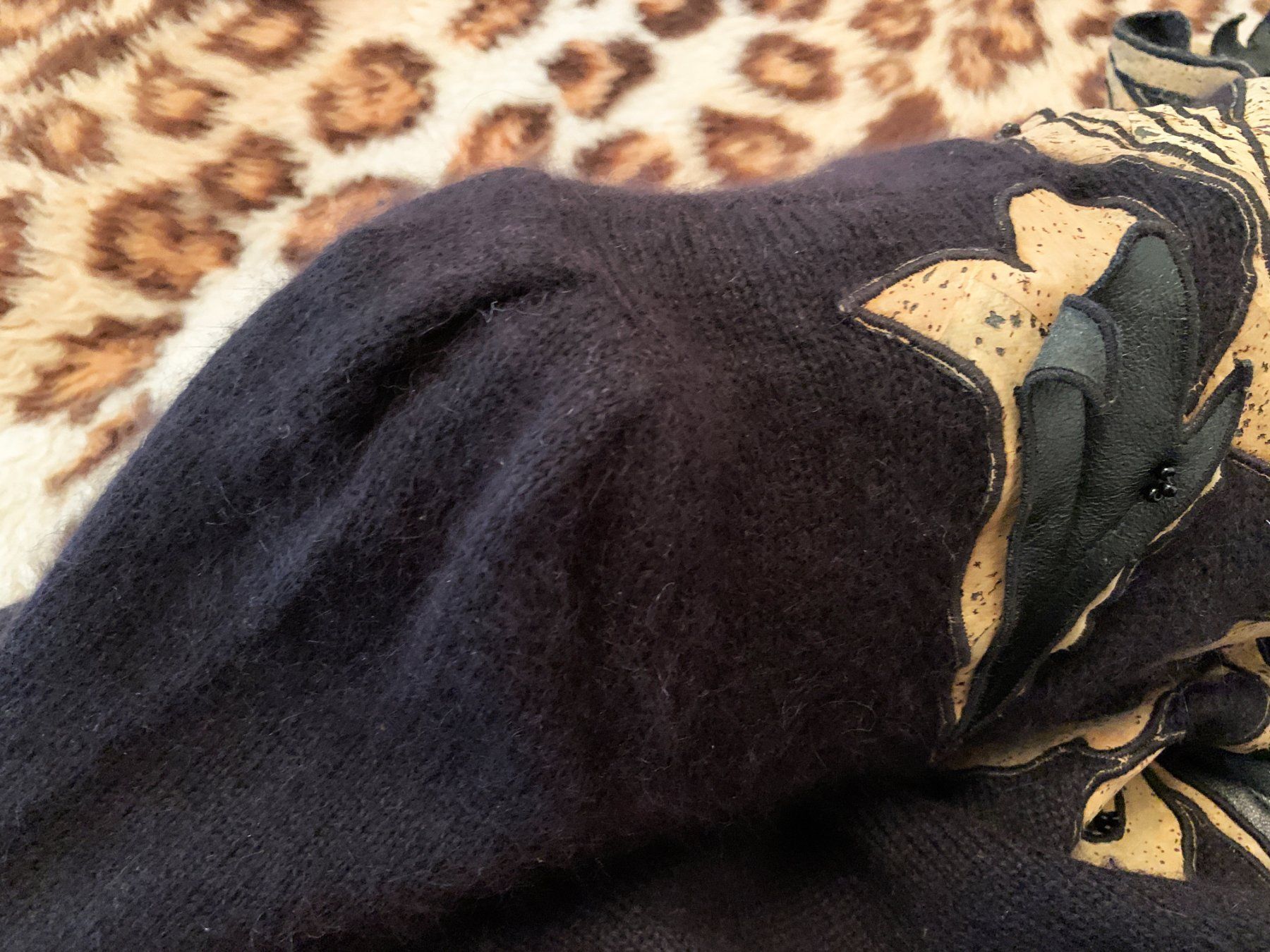 Maglioni & Felpe: Luxus Kashmir Pullover - Einzelstück mit  Lederverzierungen – Nuovo (secondo la descrizione) da Wangen ZH venduto da olivia20 7