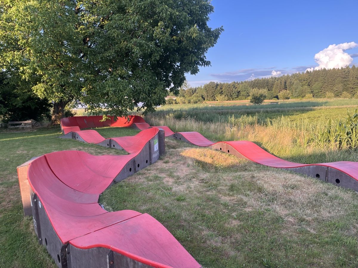 Rennbahnen: Mobiler Pumptrack – Gebraucht aus Gümligen von Galouper