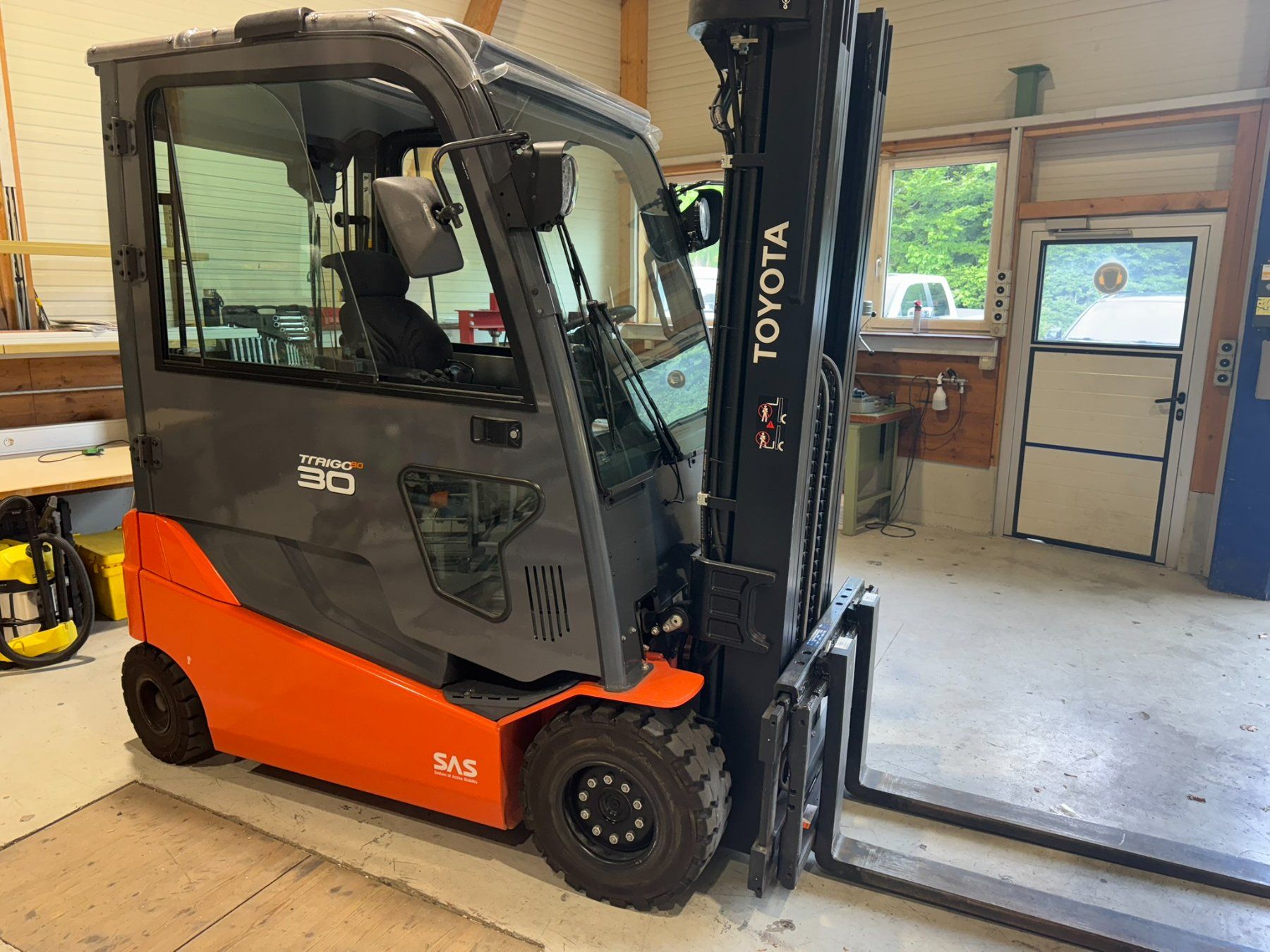 Toyota Carrelli elevatori e a forche: Toyota Elektrostapler 3.0T , Gabelstapler, Stapler – Usato da Egliswil venduto da Raser76
