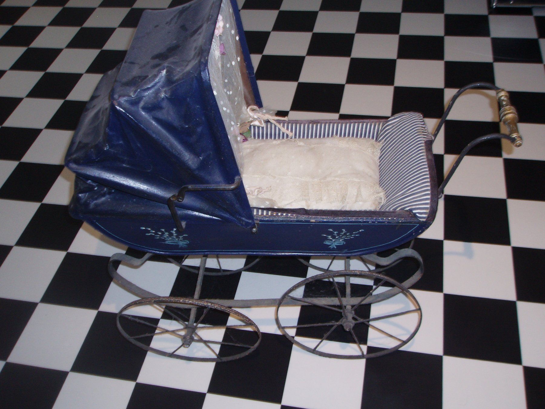 Puppenwagen: ANTIKER  Puppenwagen – Gebraucht aus Neudorf von Bucher7005