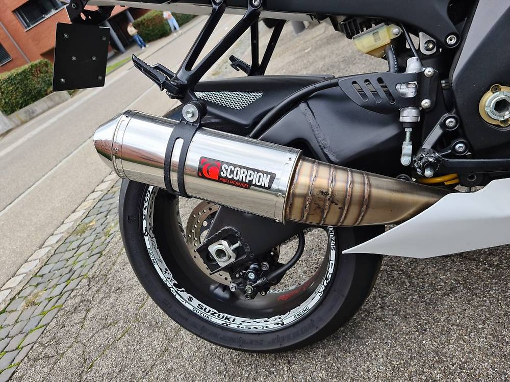 Suzuki Strada: Suzuki Gsx-r 1000 K5 K6 - Sehr günstig! – Usato da St. Gallen venduto da makii_bn 4