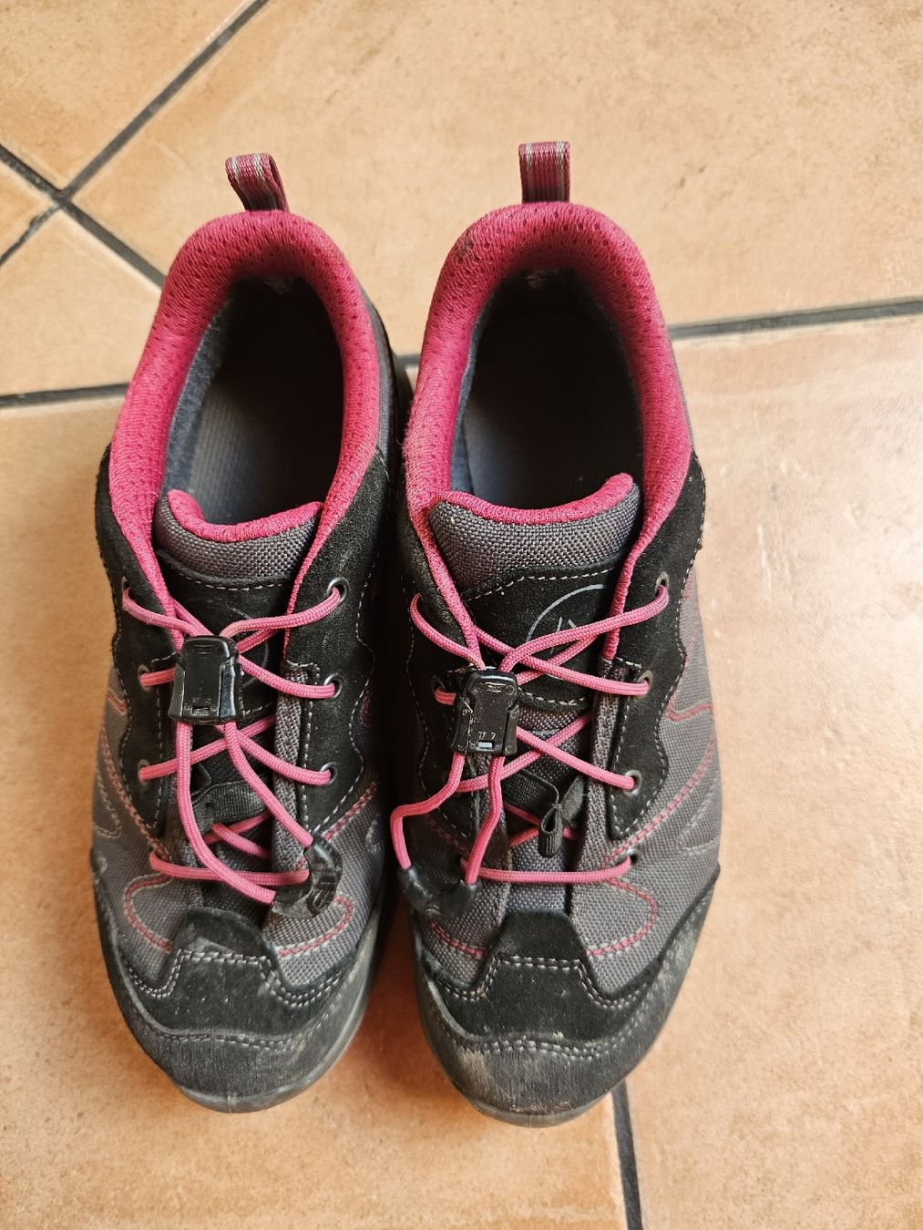 Schuhe für Mädchen: Wanderschuhe Gr.35 – Gebraucht aus Oberkulm von Preneur
