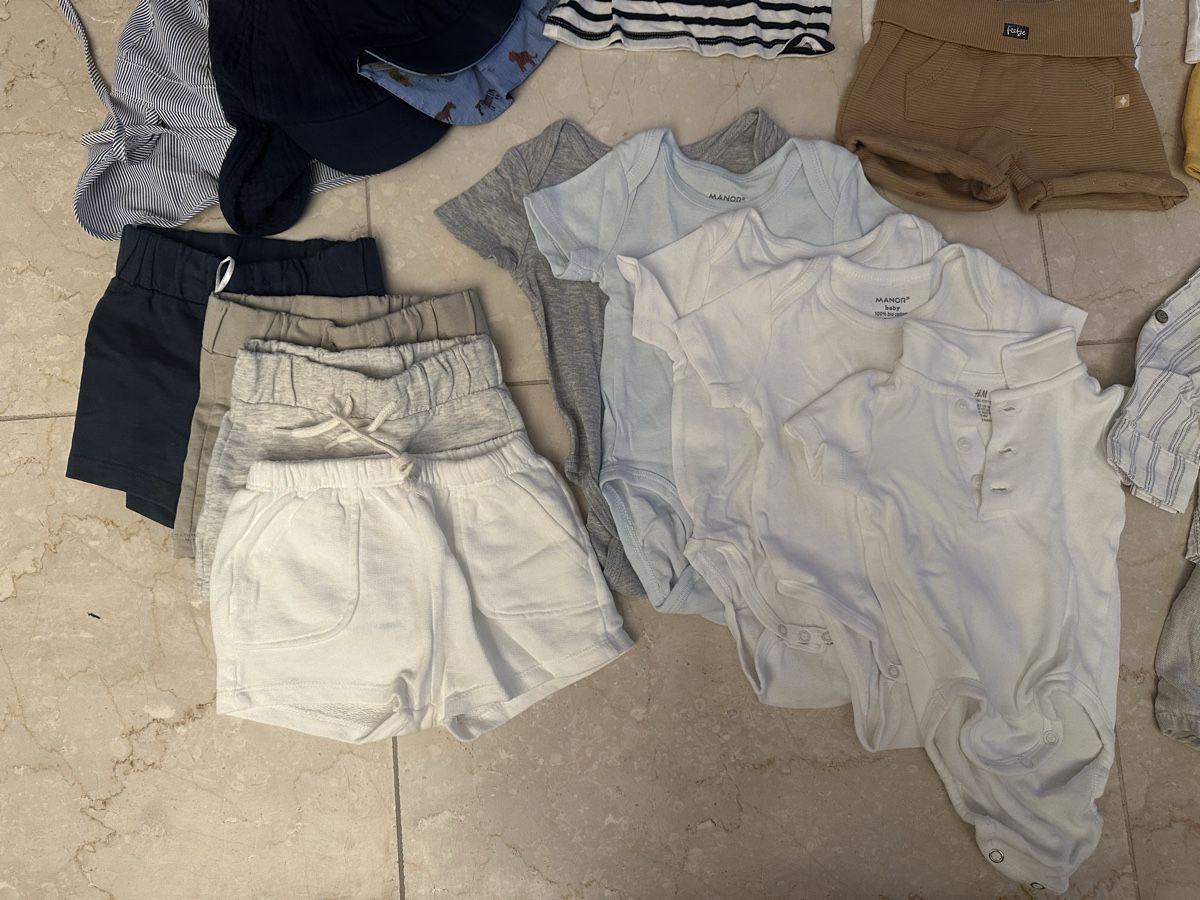 Lotti & Set di vestiti: Kleiderpaket Junge Grösse 60, 20 Teile – Usato da Steinen venduto da Cinzia 4