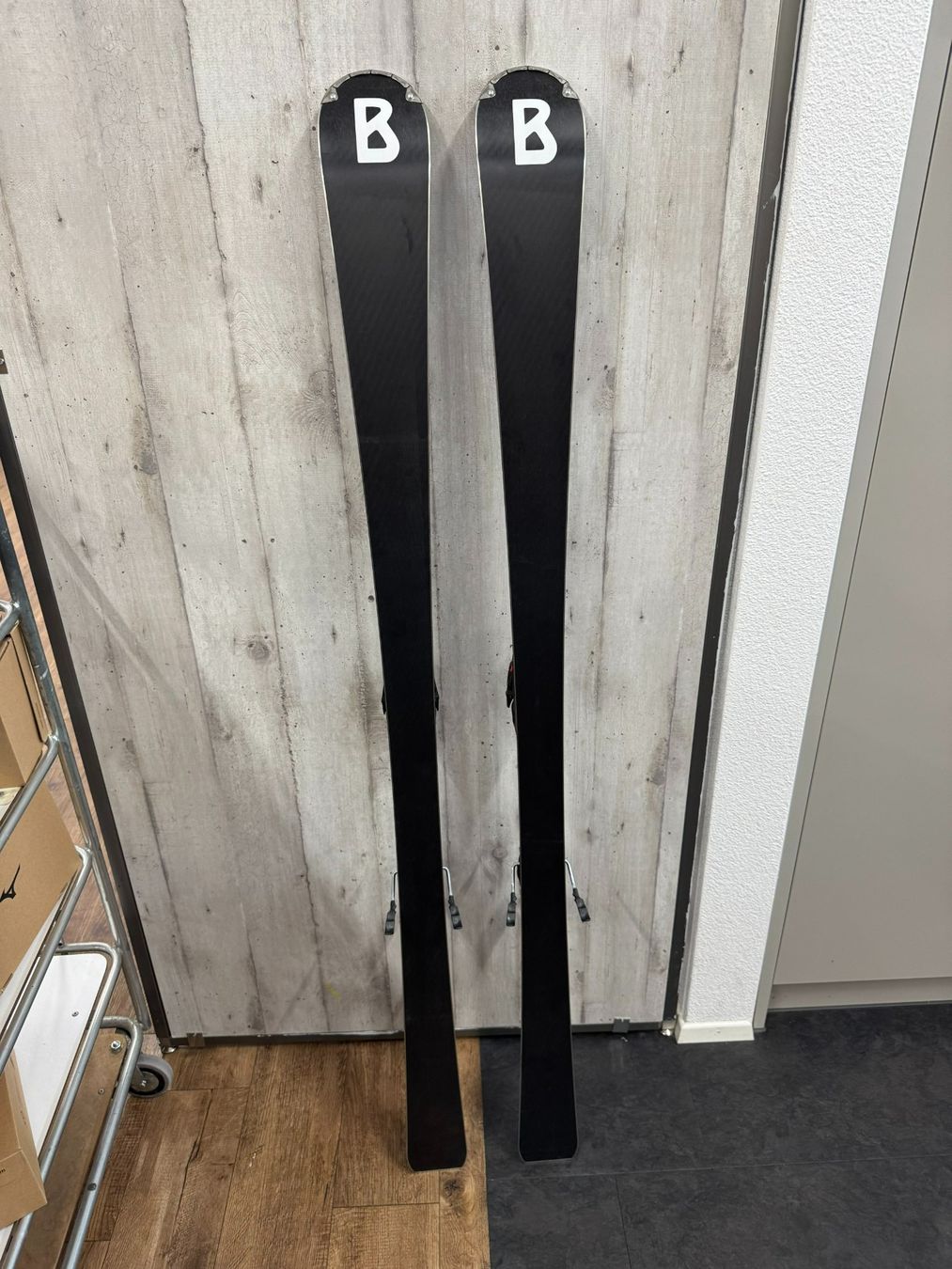 Sci: Bogner Carbon Performance Ski 165 cm inkl. Marker GripWalk B – Nuovo (secondo la descrizione) da Sursee venduto da pilatus.sport 5