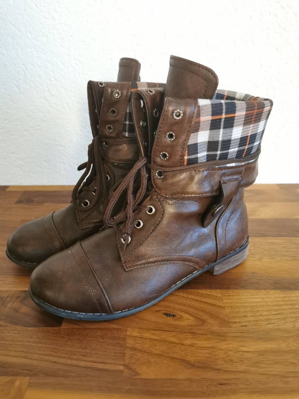 Scarpe da donna: Braune Stiefeletten mit Karo Muster Gr. 37 – Nuovo (secondo la descrizione) da Boniswil venduto da Totomat-Lady2 1