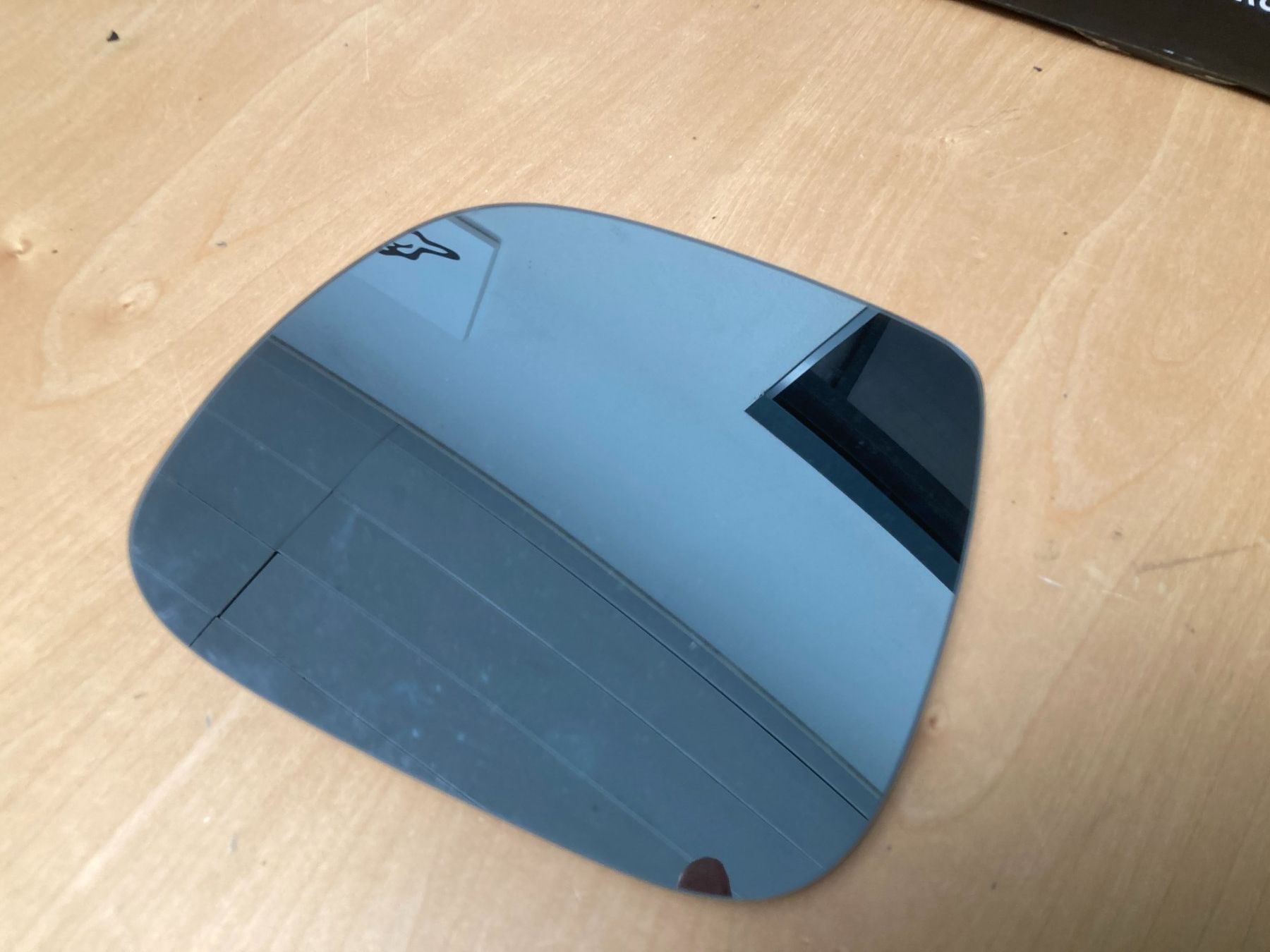 Volkswagen Tutti pezzi di ricambio auto: VW T6 Spiegelglas links, beheizbar – Usato da Cham venduto da WB2223
