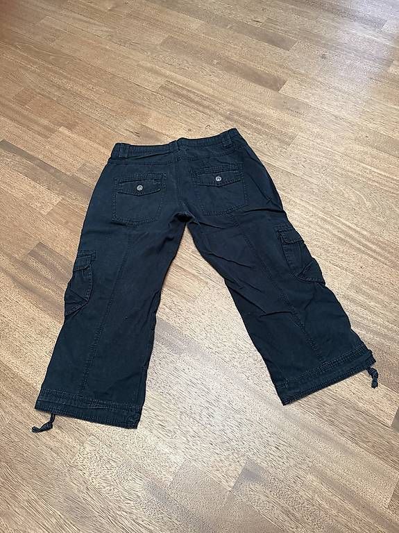 Pantaloni: 3/4 Capri Hose schwarz Superstar - M – Usato da St. Niklausen LU venduto da Sundy01 1
